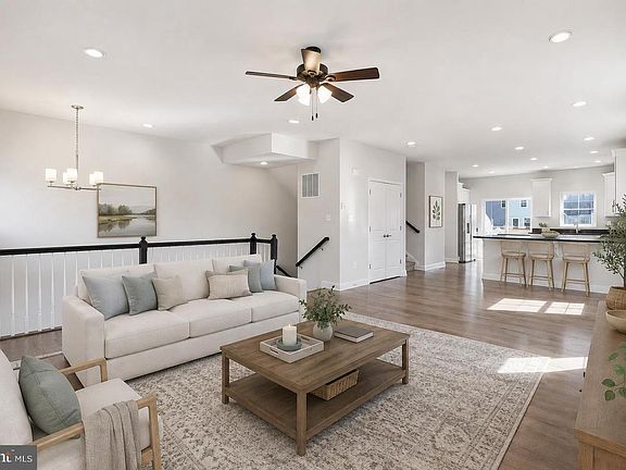 4th image of 36054 Auburn Way