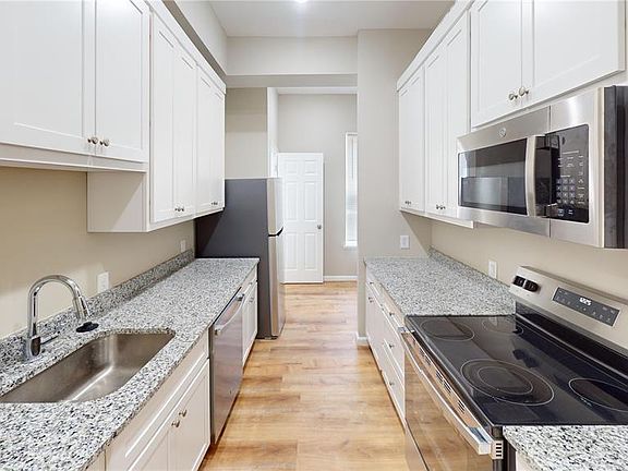 3rd image of 3670 Russell Blvd