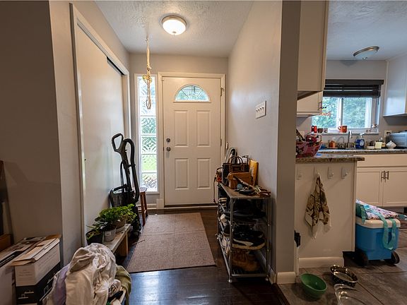 2nd image of 1013 Shenango Rd