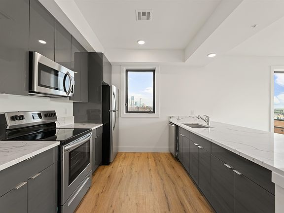 3rd image of 28 Vroom St Unit 401
