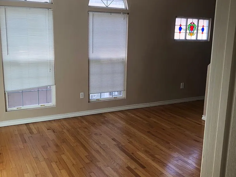 4122 Drake St #1/2 — Photo 9