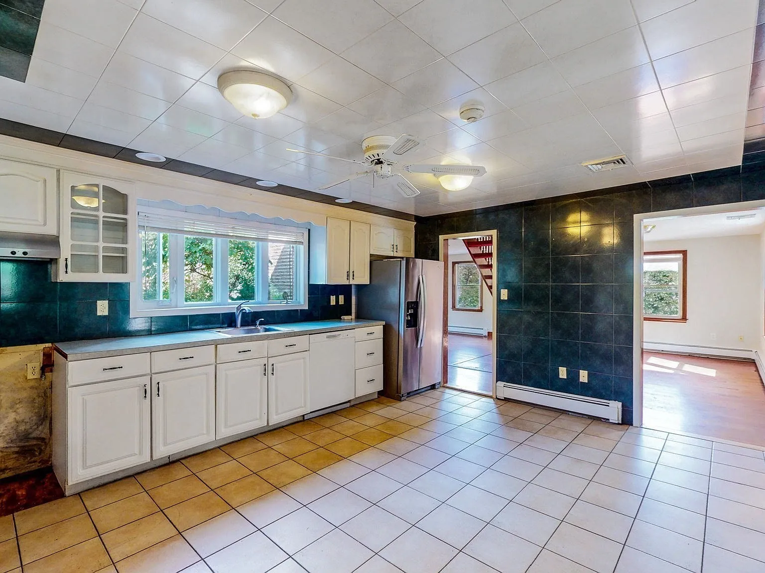 3 bed, 2.0 bath, 1850 sqft, $4,000 — Photo 4