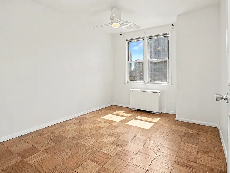 201 E 36th St #11G — Photo 4