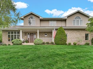 320 Fairfield Dr, Crown Point, IN 46307