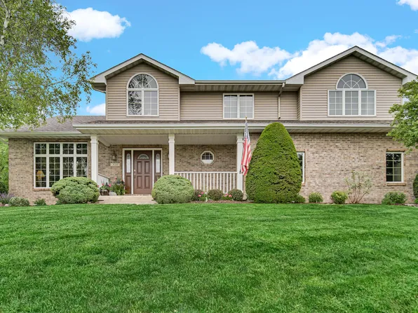 320 Fairfield Dr, Crown Point, IN 46307