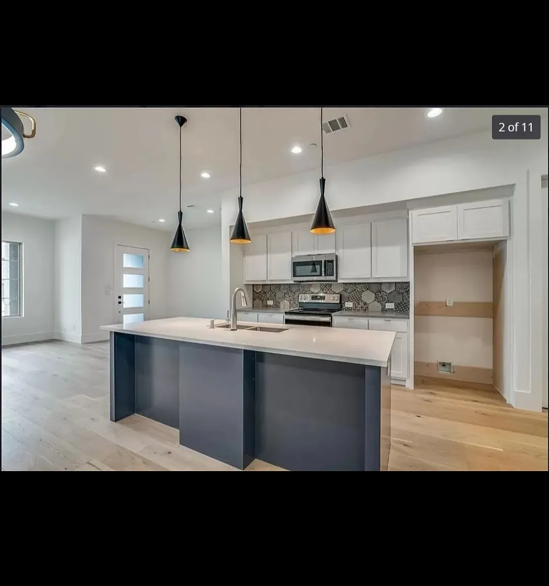3 bed, 2.5 bath, 2252 sqft, $3,100 — Photo 2