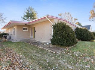 407 21st St NW, Cedar Rapids, IA 52405