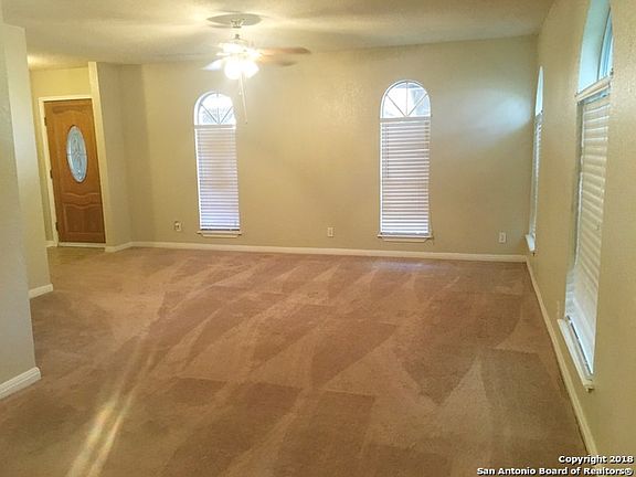 5th image of 140 Hillcrest Dr