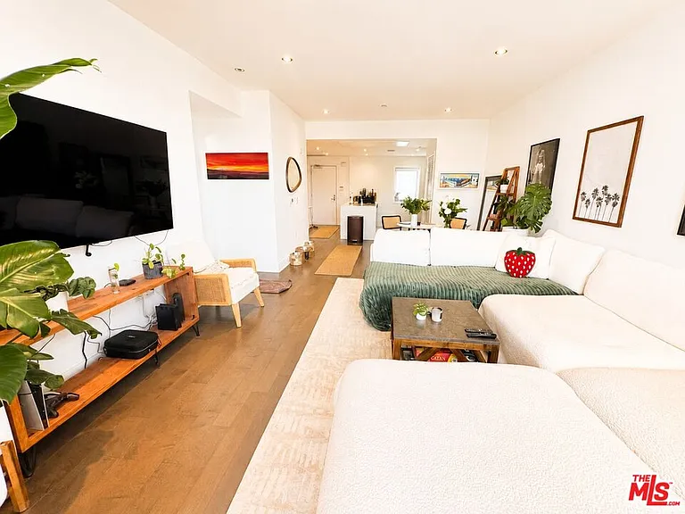 7857 W Manchester Ave #Penthouse 6 — Photo 20