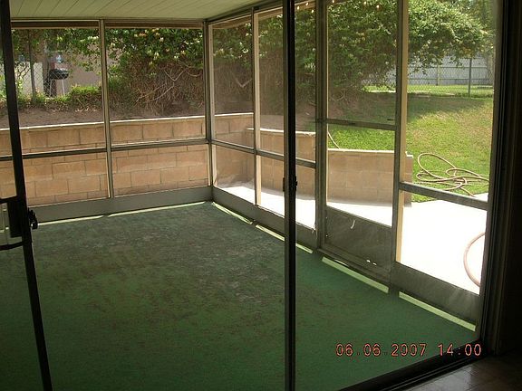 Fully Enclosed Screened Porch!