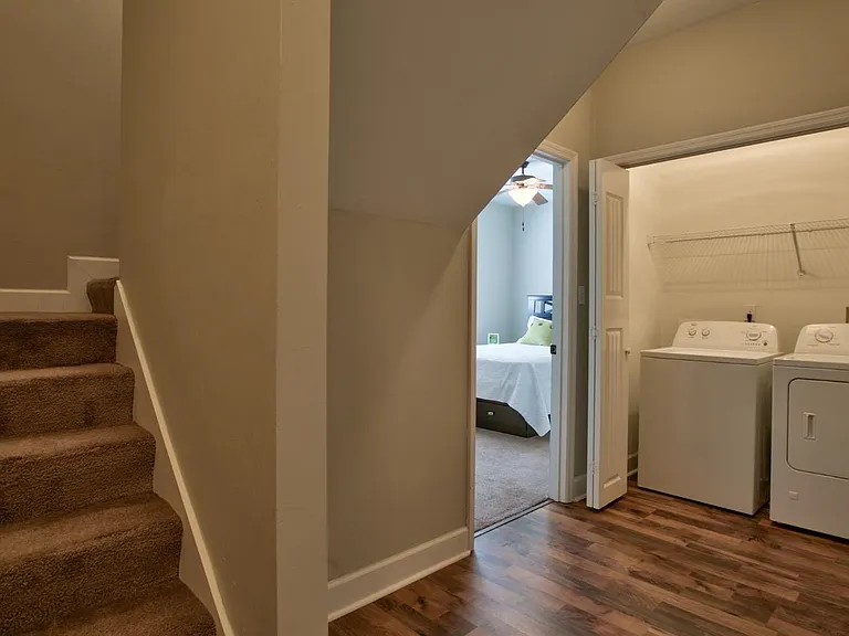 1864 Belle Vue Way — Photo 21