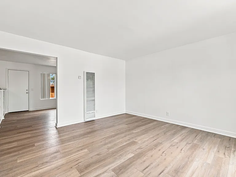 6329 Hummingbird St — Photo 23