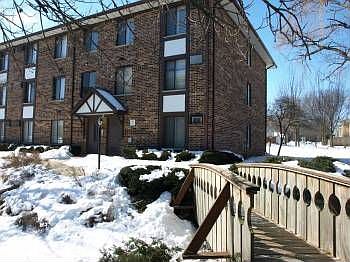 1st image of 17 Crestview Ln Unit 2