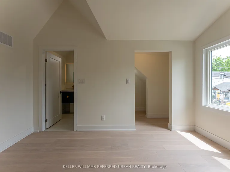 8 Doncaster Ave — Photo 19