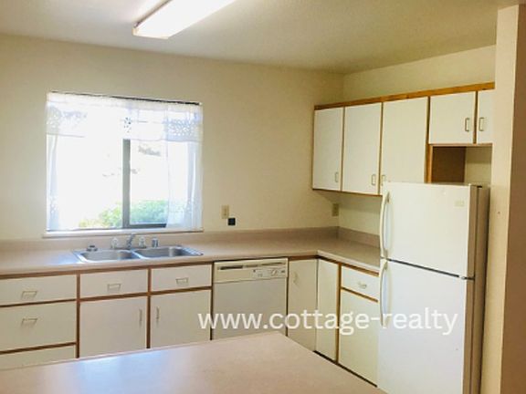4th image of 1437 Larissa Cir #B