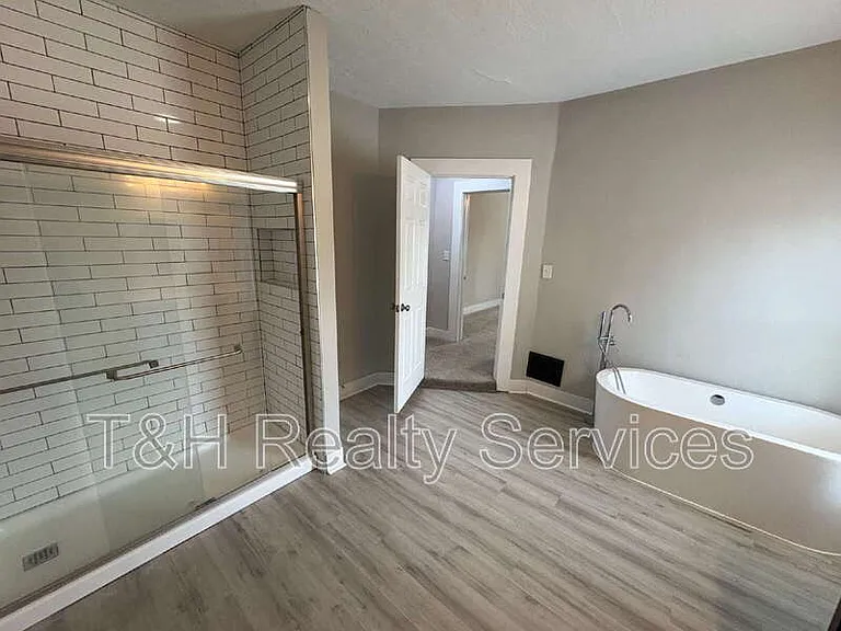604 W 4th St — Photo 22