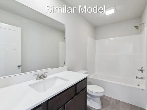 2109 White Oak Ln, Granger, IA 50109