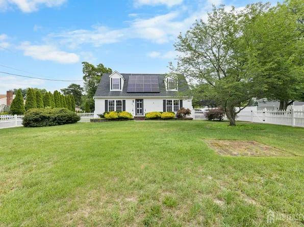 12 Liberty St, Old Bridge, NJ 08857