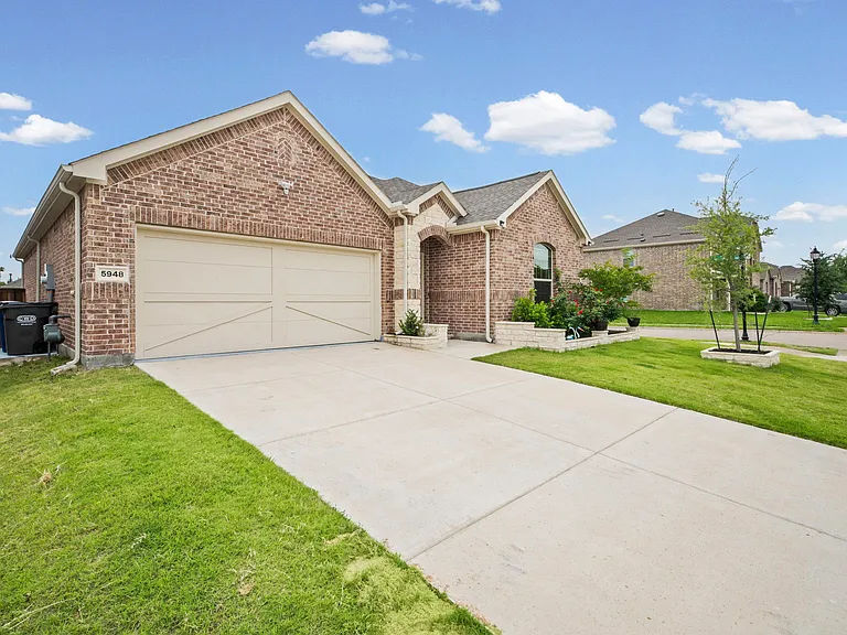 5948 Priory Dr — Photo 23
