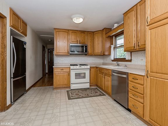 5th image of 8953 Meade Ave