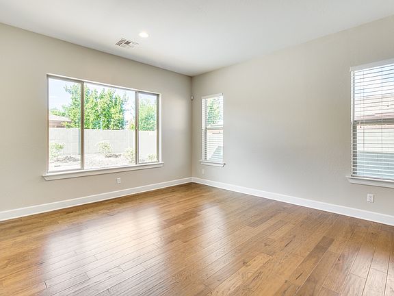 4th image of 20586 W Garden St