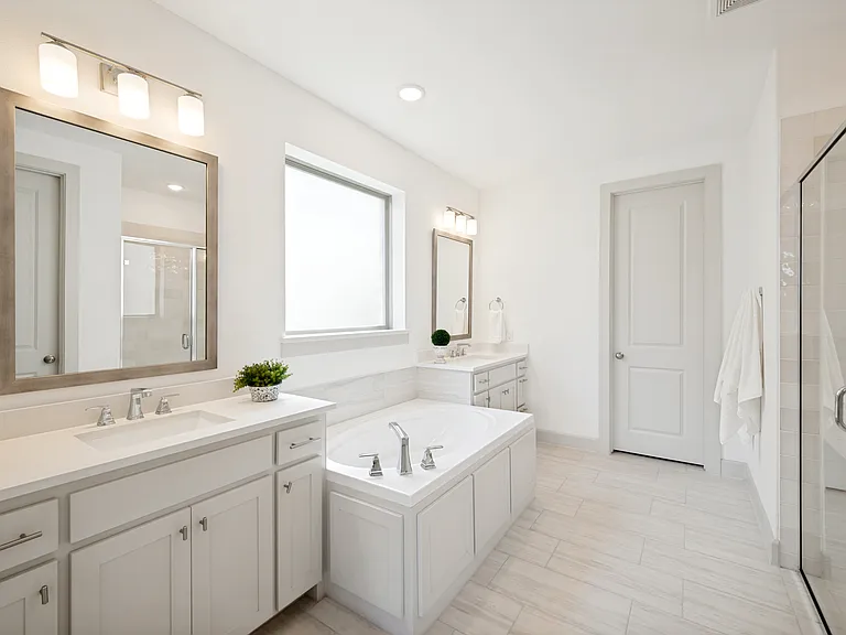 1240 Crescent Ln — Photo 1