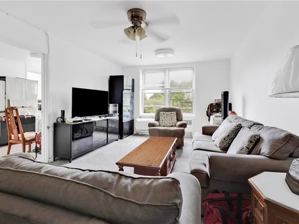 2580 Ocean Parkway image 3 of 19