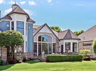 926 Edison Shores Ct, Port Huron, MI 48060
