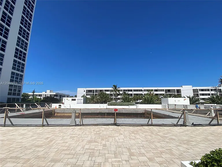 531 N Ocean #611 — Photo 30
