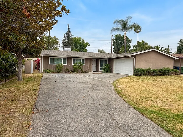 8449 Limerick Ave — Photo 1