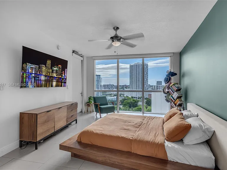1750 N Bayshore Dr #1815 — Photo 16