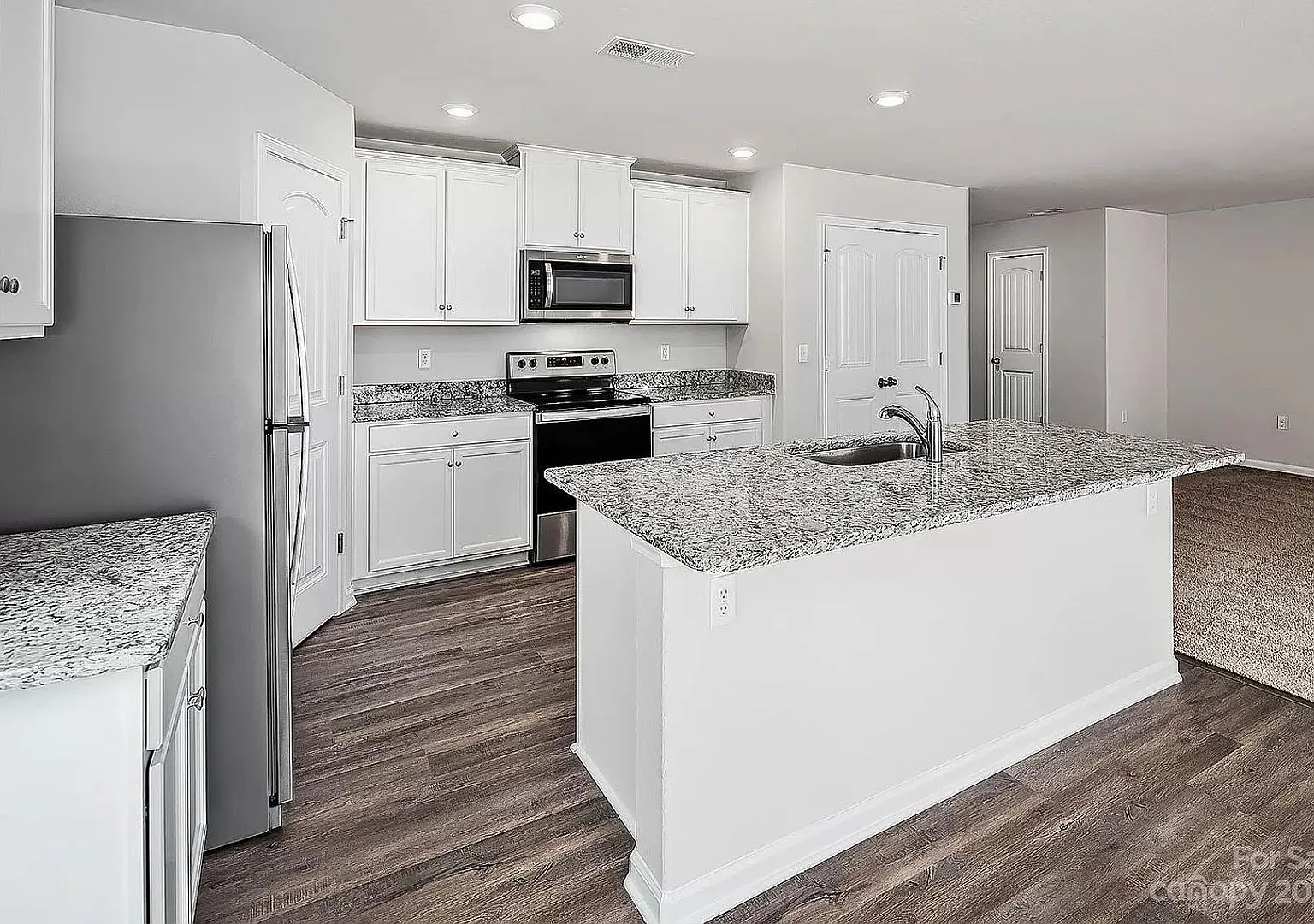 Room in 4 Bedroom Home at Nia Rd — Photo 4