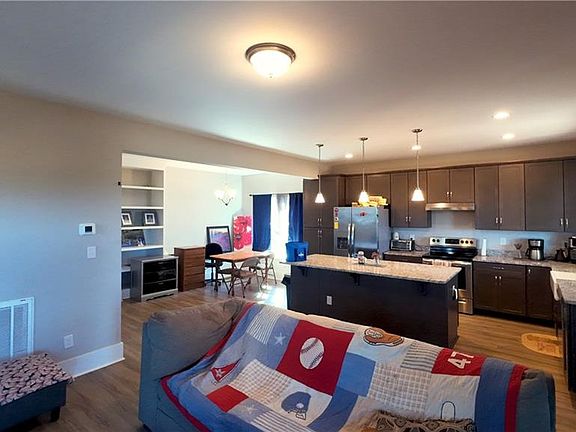 5th image of 263 Mountain Berry Way