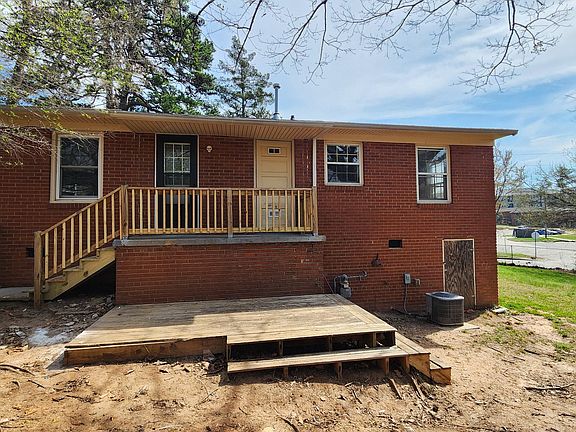 4th image of 1201 Downing Rd