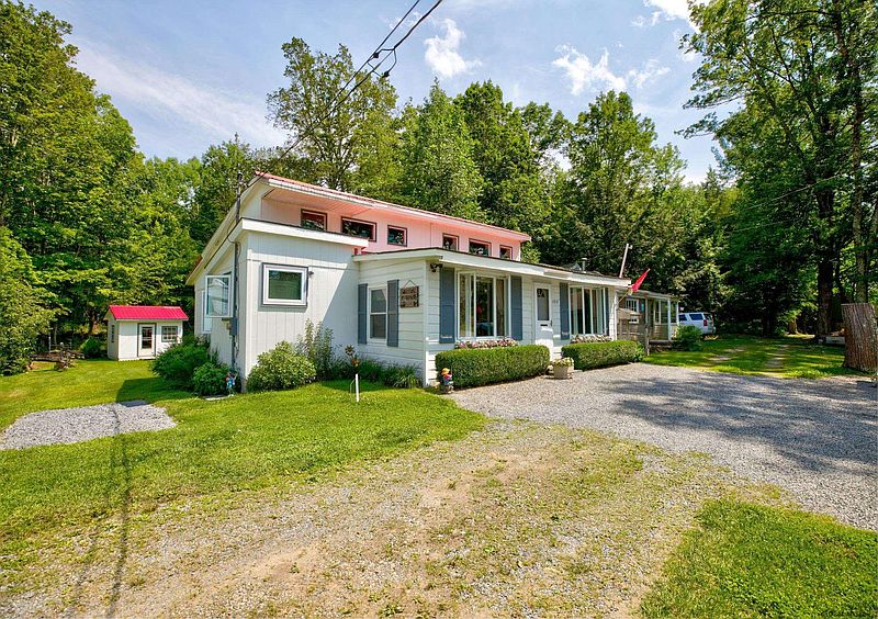 2nd image of 1715 LAKE Way
