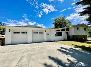 810 E Spring St, Dayton, WA 99328