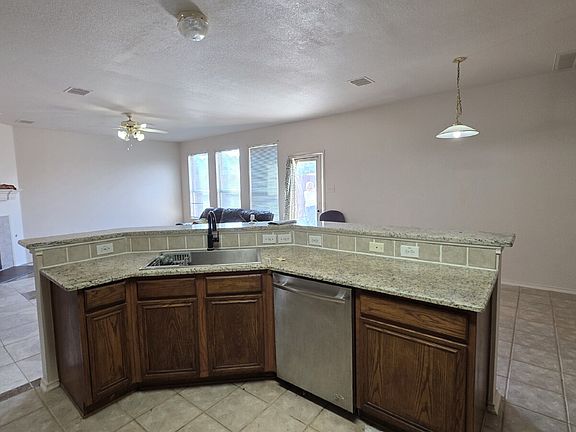 5th image of 1608 Broadmoor Dr