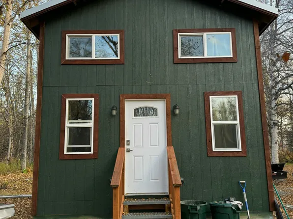 17935 E Woods Dr, Palmer, AK 99645