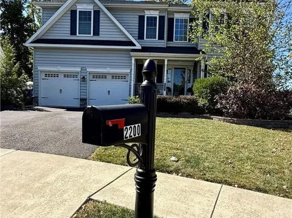 2200 Woodland Ct, Pennsburg, PA 18073