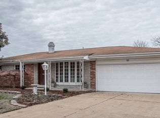 12 Sennawood Dr, Fenton, MO 63026