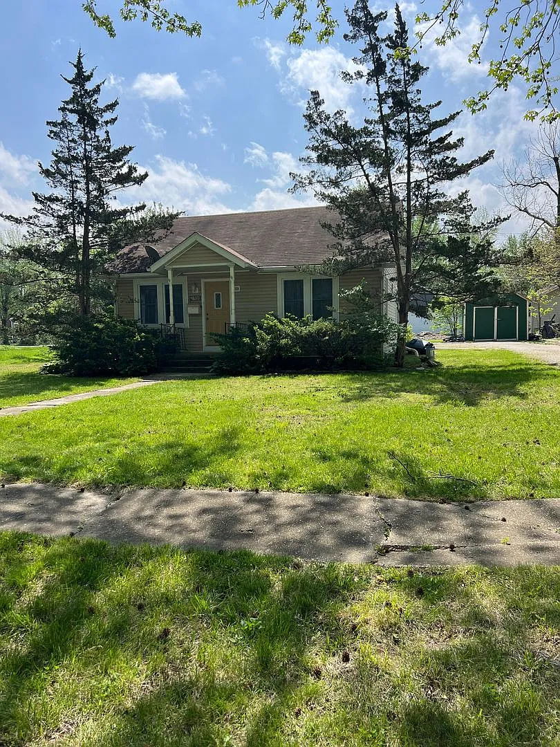 3 Bed 2 Bath — Photo 1