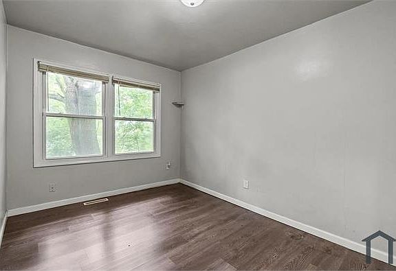 5th image of 2568 W 19th Pl