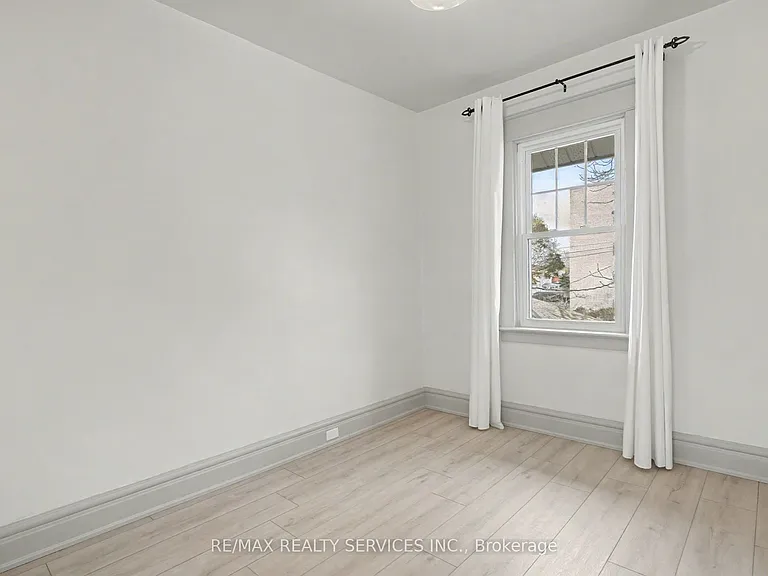 39 Fielden Ave — Photo 17