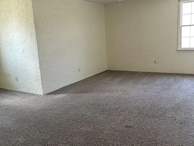 302 Salem St — Photo 7