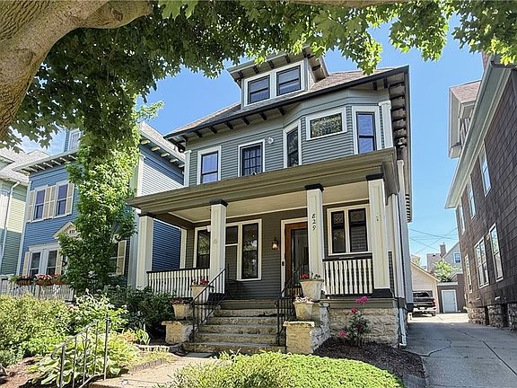 3rd image of 829 Auburn Ave