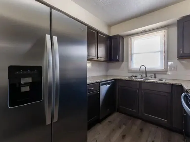 312 E Redwood St — Photo 2