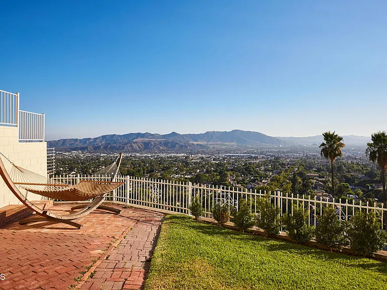 1234 E Tujunga Ave — Photo 51