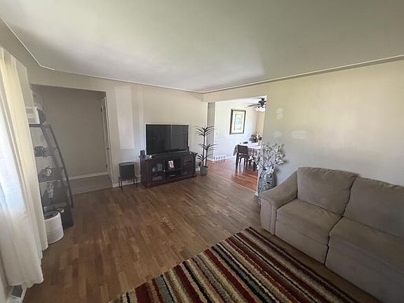 5th image of 211 Leland Pl