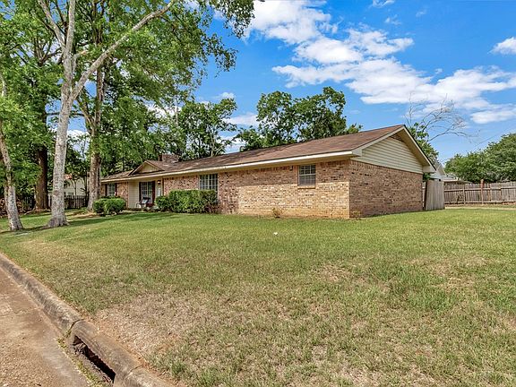 5th image of 2927 N Pecan St