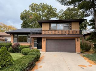 1428 E Lyn Ct, Homewood, IL 60430